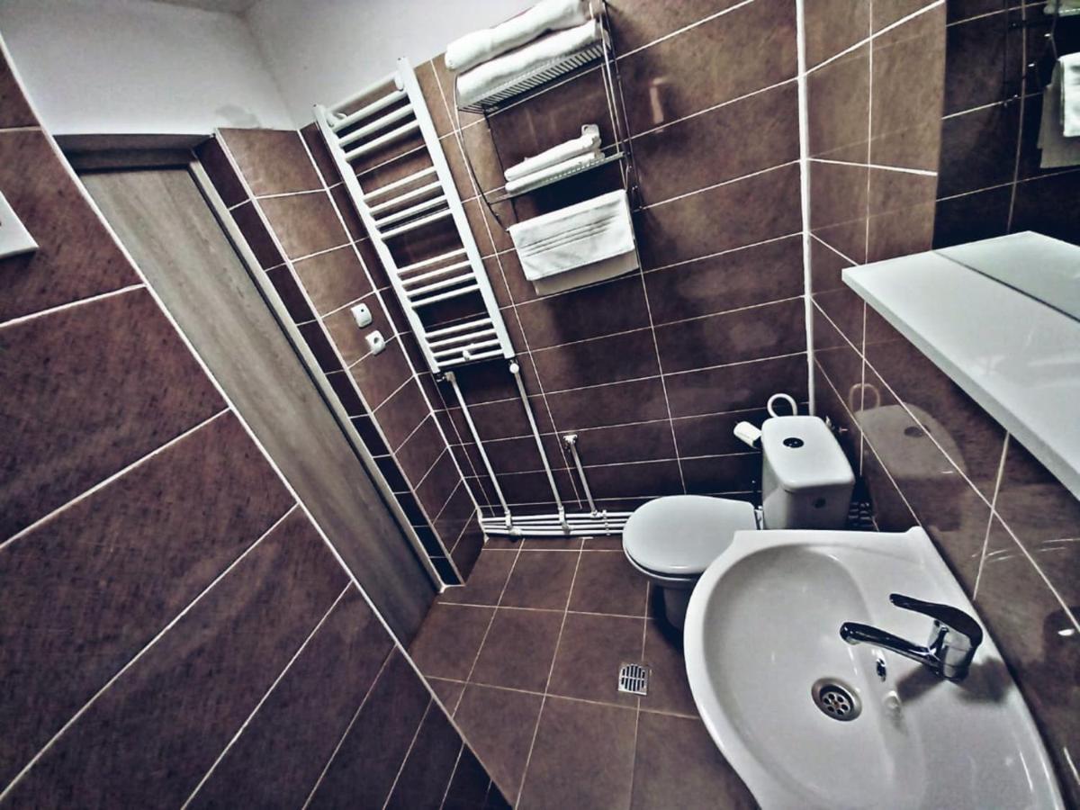 Camere In Regim Hotelier 브라쇼브 외부 사진